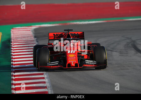 Barcelona, Spanien. 19 Feb, 2019. Charles Leclerc von Monaco fahren die (16) die Scuderia Ferrari SF90 auf der Spur während der Tag zwei von F1 die Wintertests Credit: Marco Canoniero/Alamy leben Nachrichten Stockfoto