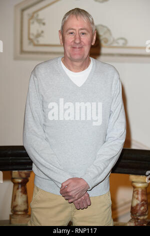 London, Großbritannien. 19 Feb, 2019. Nicholas Lyndshurst an der Ansage für eine neue Produktion von "La Mancha" an der London Coliseum, London. Bild: Steve Vas/Featureflash Credit: Paul Smith/Alamy leben Nachrichten Stockfoto