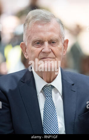 Stuttgart, Deutschland. 19 Feb, 2019. Erwin Teufel (CDU), ehemaliger Ministerpräsident von Baden-Württemberg, sitzt im Landtag. Credit: Sebastian Gollnow/dpa/Alamy leben Nachrichten Stockfoto