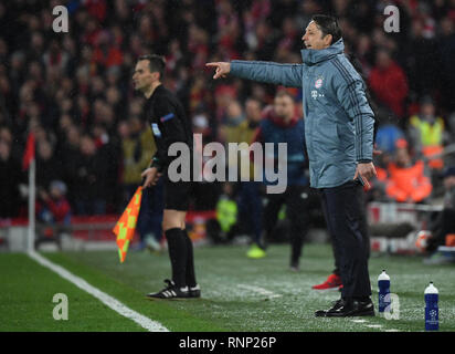 Liverpool, Großbritannien. 19 Feb, 2019. Fussball: Champions League, FC Liverpool, FC Bayern München, K.o.-Runde, Achtelfinale, Hinspiel in Anfield Stadion. Trainer Niko Kovac München Gesten auf der Seitenlinie. Credit: Sven Hoppe/dpa/Alamy leben Nachrichten Stockfoto