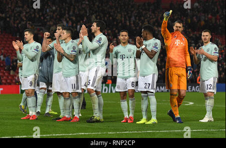 Liverpool, Großbritannien. 19 Feb, 2019. Fussball: Champions League, FC Liverpool, FC Bayern München, K.o.-Runde, Achtelfinale, Hinspiel in Anfield Stadion. Die Spieler von München danken den Fans nach der Tabelle mit Platz 2 begnuegen. Credit: Sven Hoppe/dpa/Alamy leben Nachrichten Stockfoto