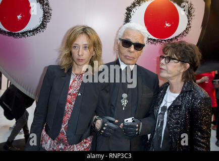 Paris, Ile de France, Frankreich. 16 Sep, 2011. Sylvie Testut, Karl Lagerfeld und Dani nimmt an der Sho Uemura Ereignis im Espace Commines in Paris. Deutsche Modedesigner und Creative Director für die französische Modemarke Chanel Karl Lagerfeld starb am 19. Februar 2019 in Paris im Alter von 85 Jahren. Credit: Thierry Le Fouille/SOPA Images/ZUMA Draht/Alamy leben Nachrichten Stockfoto