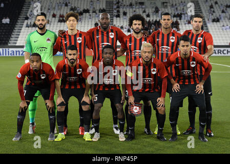 Doha, Katar. 19 Feb, 2019. Al Rayyan SC Spieler posieren für ein Foto des Teams vor dem AFC asiatische Champions League qualifikationsspiel zwischen Katar Al Rayyan SC und des Iran Saipa FC in Doha, der Hauptstadt von Katar, 19.02.2019. Credit: Nikku/Xinhua/Alamy leben Nachrichten Stockfoto