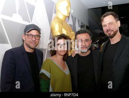 Los Angeles, USA. 19 Feb, 2019. Der Direktor Talal Derki (2. von rechts) aus Syrien und lebt in Berlin und der Berliner Produzent team Ansgar Frerich (l), Eva Kemme und Tobias Siebert (r) an der Rezeption für den Oscar-nominierten Dokumentarfilm Filmemacher an der Filmakademie, wo die Regisseure und Produzenten ihre fünf kurze Dokumentarfilme und fünf lange Dokumentarfilme vorgestellt. Er hat Oscar Chancen mit den Dokumentarfilm "Der Väter und Söhne - Kinder des Kalifats' sterben. (Dpa' Countdown zum Oscar - werden die Stimmzettel gezählt" vom 20.02.2019) Credit: Barbara Munker/dpa/Alamy leben Nachrichten Stockfoto