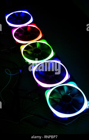 Computer Fans mit bunten Lichterketten Stockfoto