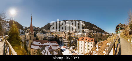 Panoramatic view auf Stadt Bad Gastein in Österreich, Berge Ski Resort mit alten Architektur und Natur Hintergrund. Österreich Stockfoto