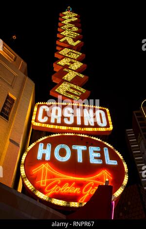 Neon Leuchtreklame der Golden Gate Casino Hotel, Fremont Street Experience im alten Las Vegas, Nachtaufnahme, Downtown, Las Vegas, Nevada, USA, North Americ Stockfoto