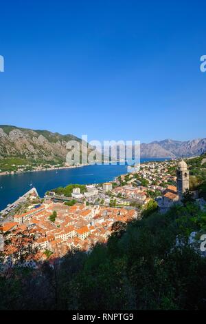 Altstadt von Kotor, Kirche Gospa od Zdravlja, Bucht von Kotor, Montenegro Stockfoto