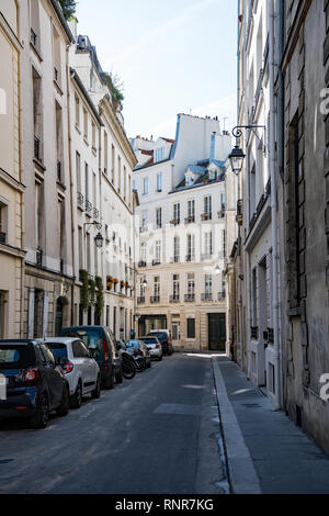 Ausblick auf die Straße im Viertel Le Marais in Paris Stockfoto