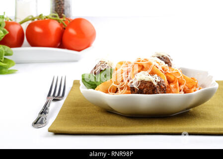 Nahaufnahme von Spaghetti mit Fleischbällchen Stockfoto