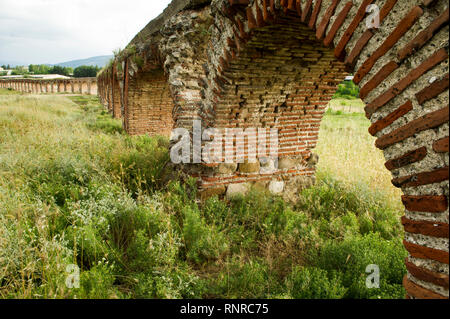 Aquädukt in Skopje, Skopje, Mazedonien Stockfoto