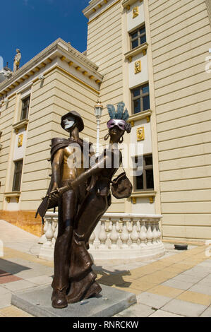 Statue vor dem Mazedonischen Nationaltheater, Skopje, Mazedonien Stockfoto