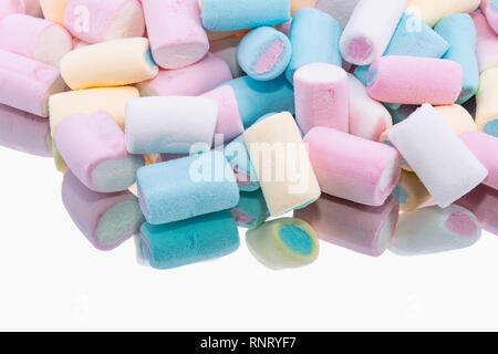 Nur bunte Marshmallow auf einem Spiegel Stockfoto