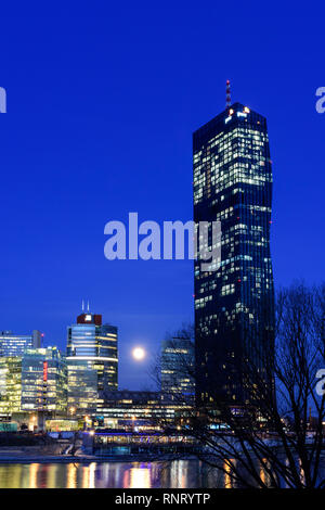 Wien, Wien: Donaucity, UN-Gebäude (Vienna International Center, VIC), STRABAG-Haus, DC Tower 1, Fluss Neue Donau (Neue Donau) im 22. Donaustadt Stockfoto