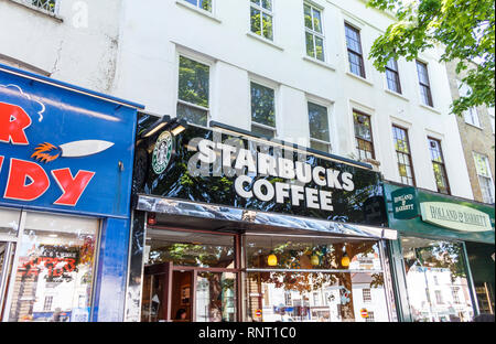 Starbucks Coffee Shop in der oberen Straße in der Nähe der Engel, London, UK Stockfoto