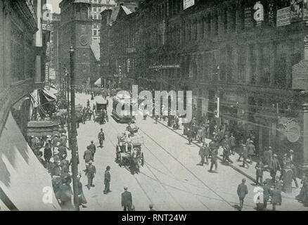 Dieses Bild stammt aus 1922 und zeigt die Washington Street in Boston, Massachusetts. Die Bildunterschrift lautet: Die wichtigsten Business Street Boston, zu Ehren von General Washington benannt, wenn die kontinentalen Truppen die Stadt im Jahr 1776 besetzt, nach dem Abzug der Britischen Streitkräfte. Auf diesem Wege viele der größten Unternehmen Häuser befinden, feinsten Theater, ands Die große Zeitung Büros. Der Verkehr ist enorm. Stockfoto