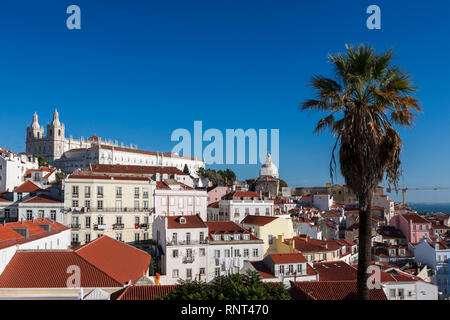 Blick vom Miradouro das Portas do Sol, Alfama, Lissabon, Portugal Stockfoto