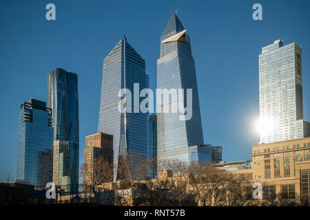 10 Hudson Yards, Mitte links, 30 Hudson Yards, Mitte rechts, und andere Entwicklung rund um die Hudson Yards in New York am Samstag, 9. Februar 2019. (Â© Richard B. Levine) Stockfoto