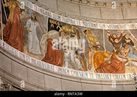 Gemälde hinter dem Altar und unter der Kuppel der Basilika von Monte de Santa Luzia in Viana do Castelo, in der Nähe von Porto in Portugal, die die Stockfoto