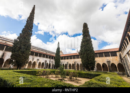 Batalha, Portugal. Claustro D.Afonso V (Kreuzgang von König Afonso) in das Kloster Santa Maria da Vitoria. Ein Weltkulturerbe seit 1983 Stockfoto