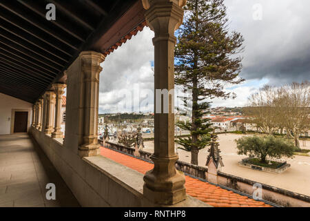 Batalha, Portugal. Claustro D.Afonso V (Kreuzgang von König Afonso) in das Kloster Santa Maria da Vitoria. Ein Weltkulturerbe seit 1983 Stockfoto