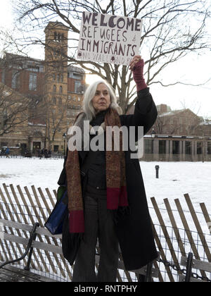 Kundgebung gegen kaputte Fenster und I.c.e. am Washington Square Park in New York City, 11. Januar 2017. Hunderte von pro-Einwanderung Aktivisten zu protestieren Stockfoto