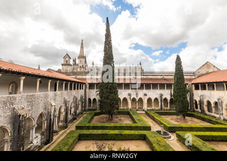 Batalha, Portugal. Claustro D.Afonso V (Kreuzgang von König Afonso) in das Kloster Santa Maria da Vitoria. Ein Weltkulturerbe seit 1983 Stockfoto