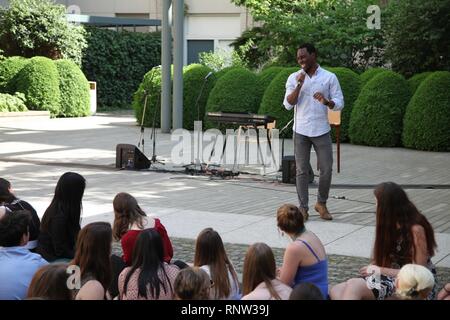 CBYX Teilnehmer führt Poetry Slam in Berlin Tag 2017 (34012060463). Stockfoto