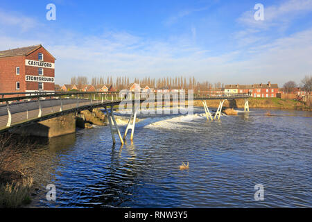 Millennium Bridge über den Fluss Aire von Queen's Mühle, Castleford, West Yorkshire, England, UK. Stockfoto