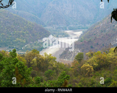 Sarda Fluss aus dem verlassenen Thak Dorf gesehen, Kumaon Hügel, Uttarakhand, Indien Stockfoto