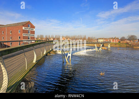 Millennium Bridge über den Fluss Aire von Queen's Mühle, Castleford, West Yorkshire, England, UK. Stockfoto