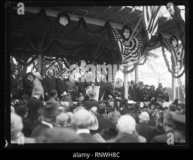 Zeremonie. Gruppe umfasst Edwin Denby, Calvin Coolidge, John W. Wochen, William H. Taft, Charles Evans Hughes, Andrew W. Mellon, und andere Stockfoto