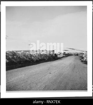 CH-NB-Persien, Hamadan - Landstraße (Lokalisierung unsicher) - Annemarie Schwarzenbach - SLA-Schwarzenbach-A -5-04-008. Stockfoto