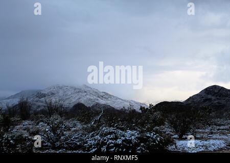 Schnee in den Wüstenbergen von Mohave County Arizona Stockfoto