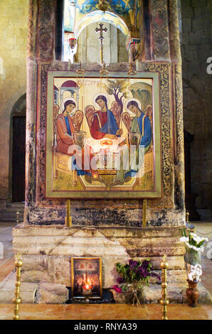 Im Inneren Svetitskhoveli Kathedrale in Mtskheta, ein historisches Dorf außerhalb von Tiblisi, Georgien. Mit dem Christentum in 327 AD, Georgia ist ein Stockfoto