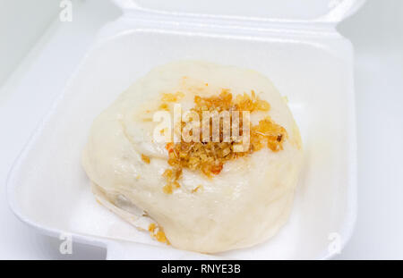 Gedünsteter zeug Brötchen in weißem Hintergrund Stockfoto