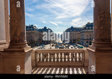 Mit Blick auf die Place de l'Opéra vom Palais Garnier, Paris, Frankreich Stockfoto