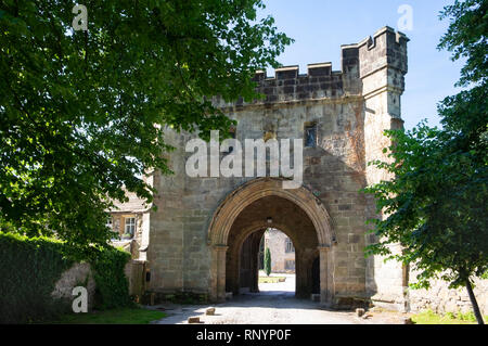 Whalley Abbey gatehouse, Ribble Valley, Lancashire. Mittelalterliche Tor haus zu Ruinen einer Zisterzienserabtei, und Blackburn Diözese Conference Center Stockfoto