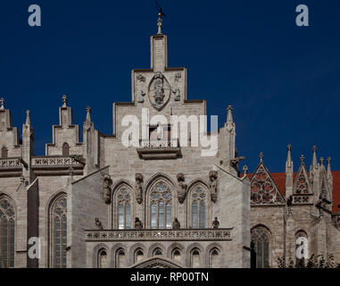 MŸhlhausen ThŸringen Marienkirche 72925 SŸdlicher Querhausgiebel Scheinaltan m sog K… NIGSGALERIE zweiter v re Karl IV darŸber Anbetung des Jesuskindes Stockfoto