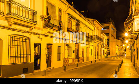 Die Stadt Valencia in Spanien mit schmalen alten Straßen während der Nacht Stockfoto