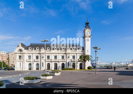 Port Authority Gebäude mit Turm im Hafen von Valencia, Spanien Stockfoto