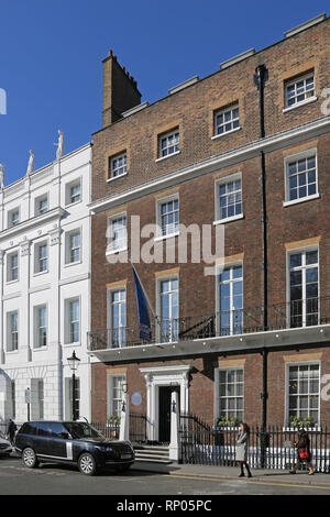 Hauptsitz von Chatham House, dem Königlichen Institut für Internationale Angelegenheiten bei 10 St James's Square, London. Stockfoto