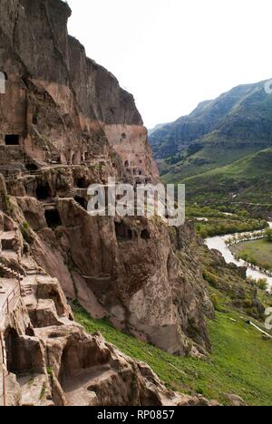 Die Höhlenstadt Vardzia im Mtkvari-Tal in Georgien. Stockfoto