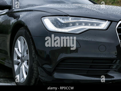 Scheinwerfer der modernen renommierten Auto close up Stockfoto