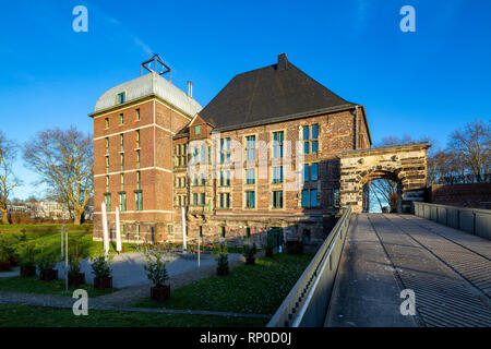 D-Gelsenkirchen, D-Gelsenkirchen-Horst, Ruhrgebiet, Westfalen, Nordrhein-Westfalen, NRW, Schloss Horst, Lippe Renaissance, Kulturzentrum, Museum, Standesamt, Restaurant, Burgtor, Torbogen, Bossage, rustikale quoins Stockfoto