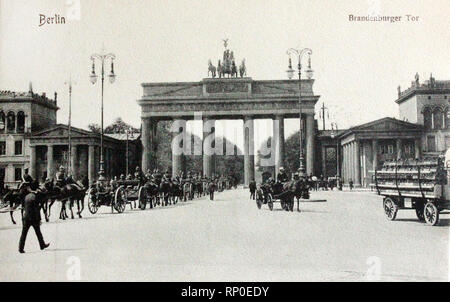 Brandenburger Tor in Berlin. Postkarte des frühen 20. Jahrhunderts. Stockfoto