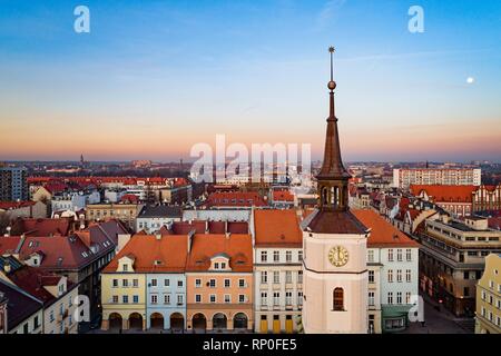 Antenne drone Blick auf Rathaus auf Gliwice Marktplatz. Gleiwitz, Schlesien, Polen Stockfoto