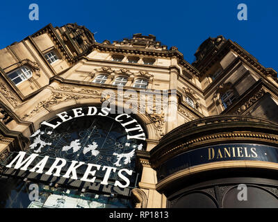 Leeds City Märkte Gebäude Eingang an der Ecke der Vikar Land und Kirkgate Leeds West Yorkshire England Stockfoto