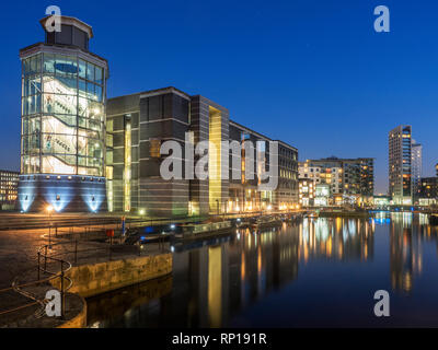 Das Royal Armouries Museum Dock in der Dämmerung von Leeds Leeds West Yorkshire England Stockfoto