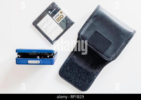 Sony MiniDisc Player mit Tasche und Minidisc Stockfoto